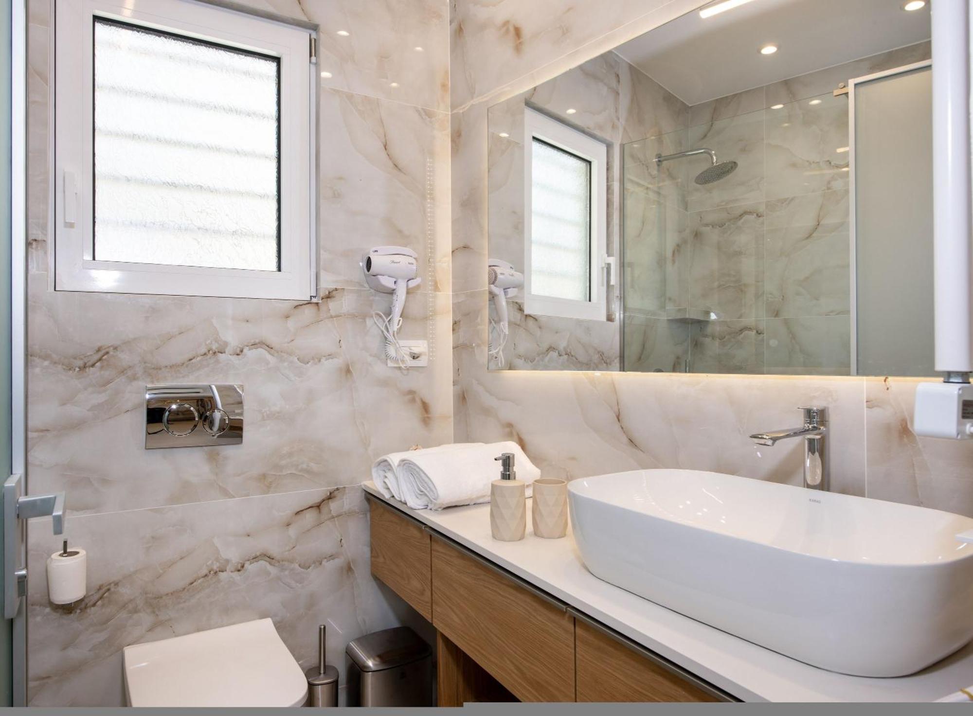 Cherry Central Luxury Suites La Canea Exterior foto